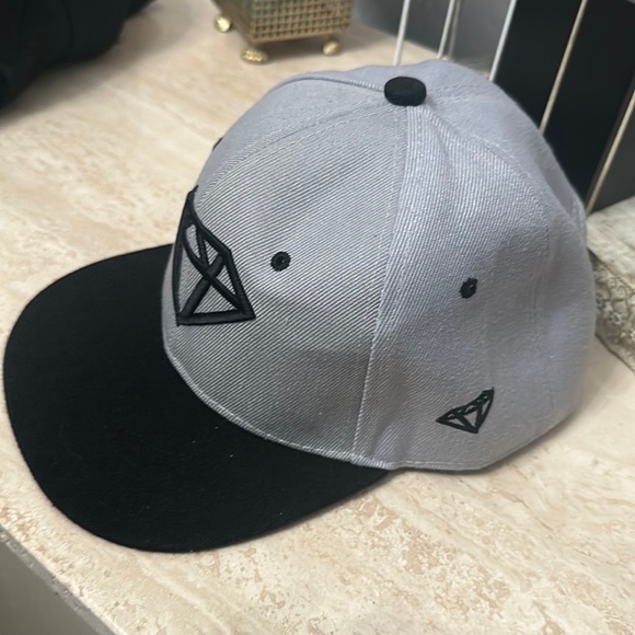 Tilly’s Diamond adjustable hat new without tags - Picture 2 of 6